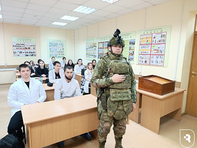 Студент СГМУ провел мастер-класс по экипировке военного медика