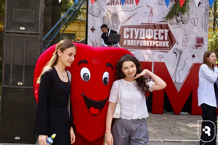 Масштабный студфест «ЯПЕРВОКУРСНИК» дал старт новому учебному году в СГМУ