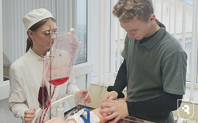 Мастер-класс и экскурсия для школьников медклассов в СГМУ