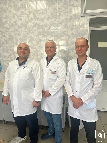 Саратовские врачи провели сложнейшую одномоментную операцию у пациентки с тремя переломами
