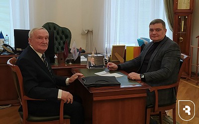 Ректор СГМУ Андрей Еремин встретился с почетным заведующим кафедрой нормальной физиологии Вячеславом Киричуком