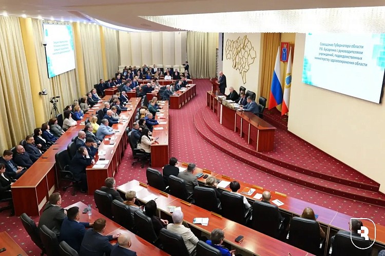 Ректор СГМУ Андрей Еремин принял участие в совещании губернатора Романа Бусаргина с главными врачами медучреждений региона