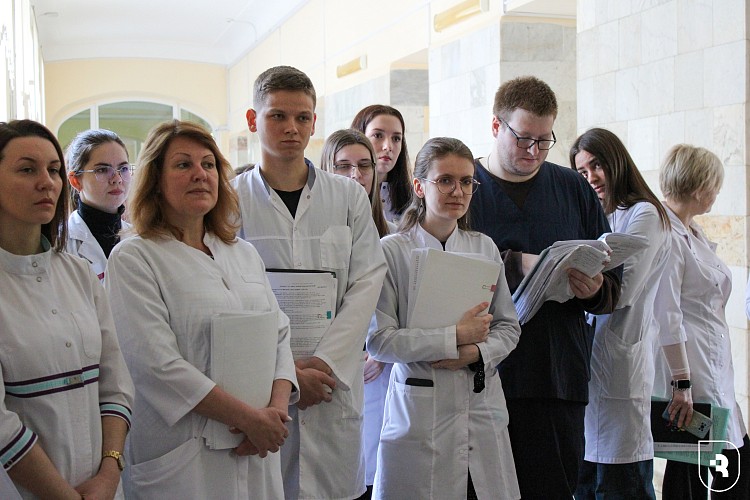 Trainee doctors at Saratov Medical University fill the staff shortage